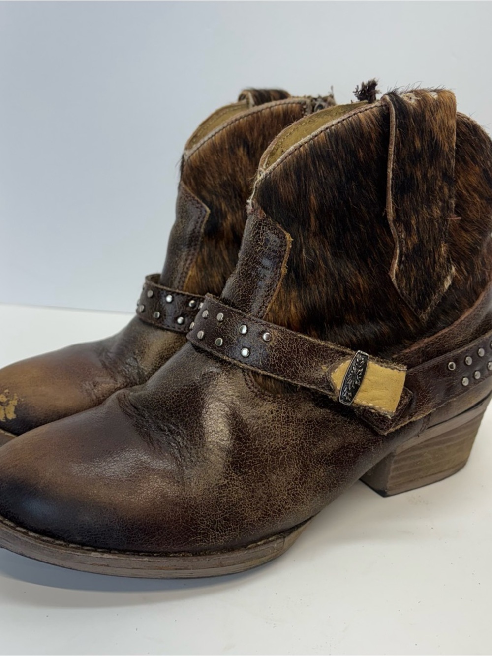 Sterling River Womens Distressed Low Bootie With Cowhair Size 7.5 M Western